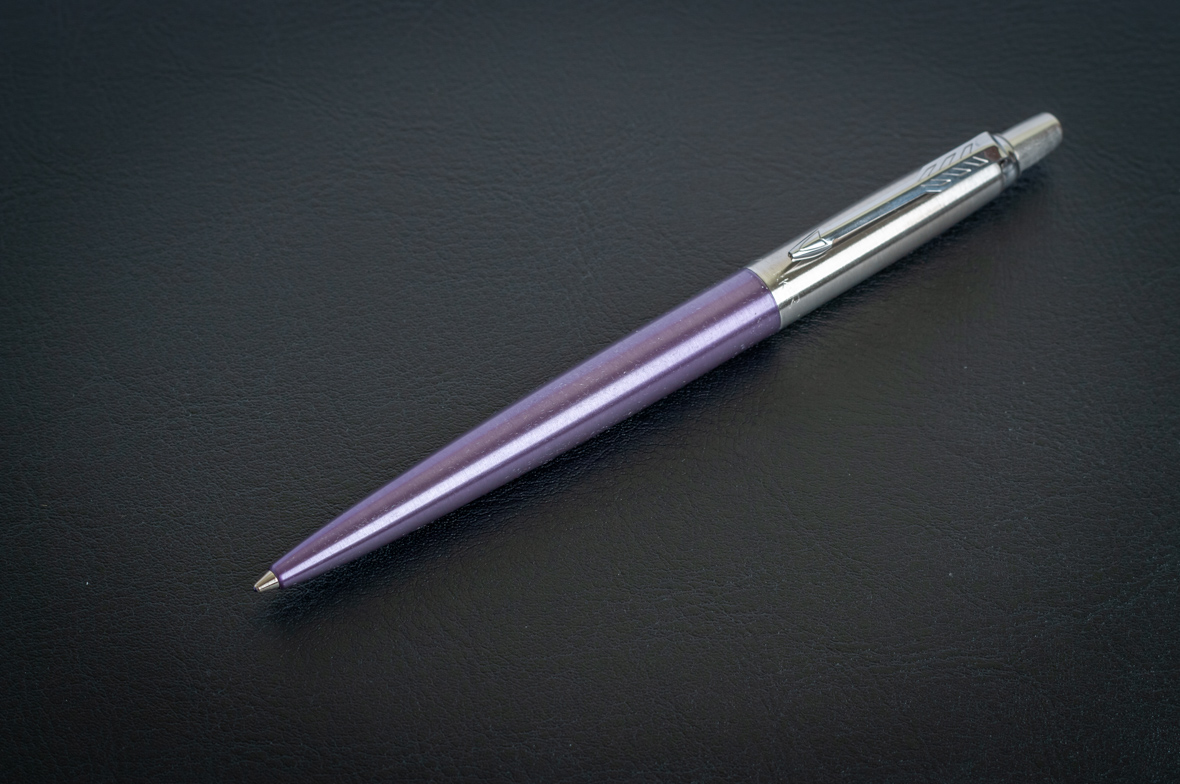 Паркер женский. Parker Jotter Victoria Violet CT. Parker Jotter Core k63. Ручка Паркер Violet. Parker Jotter бордовый.